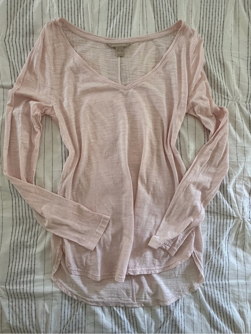 Banana Republic Pale Pink V-Neck Long Sleeve Top - Picture 5 of 8